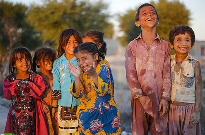 مدرسه آدینه، چراغی که خیرین مونترالی در روستایی از سیستان و بلوچستان روشن کردند